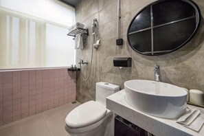A bathroom with a toilet, sink, and shower. - Xihu Yingxiu Xinsu Guesthouse (Huizhou)