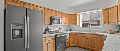 Casa geminada superluxo, vista para a montanha | Cozinha privada | Geladeira grande, micro-ondas, fogão, cooktop