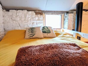 1 bedroom, iron/ironing board, WiFi, bed sheets - Grade 2 Listed Lakeland Bothy & Sauna in Caldbeck (Caldbeck)