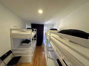 Free WiFi - Owls Hostel Ribeiro (Porto)