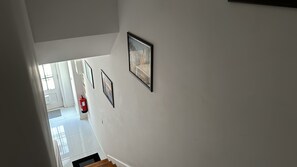 Reception - Owls Hostel Ribeiro (Porto)