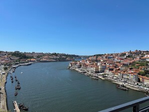 City view from property - Owls Hostel Ribeiro (Porto)
