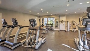 A gym with treadmills, ellipticals, and weight machines. - Affordable & Convenient Condo Near Vegas Strip (Las Vegas)