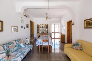 TV - Villetta Ambra by BarbarHouse (Torre Castiglione)