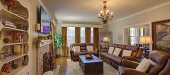 Walnut Manor - Business Casual - Families Welcome