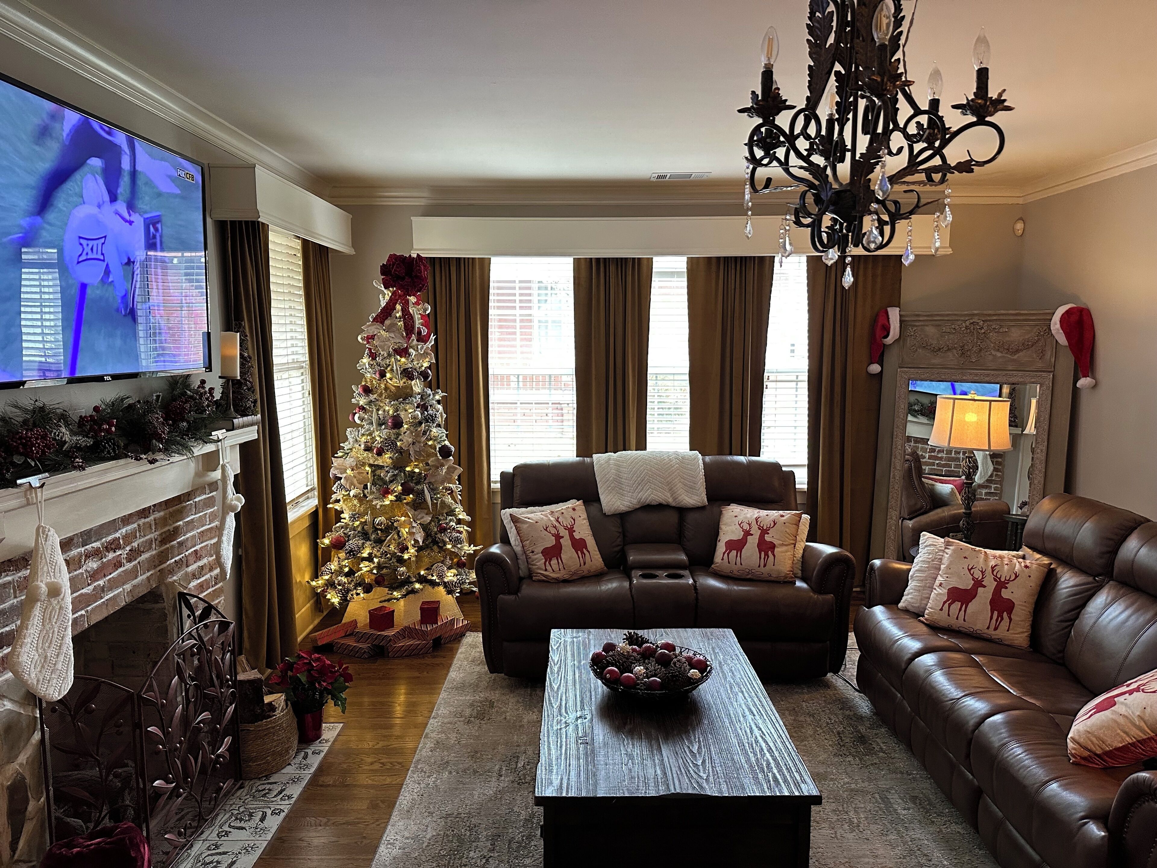 Älytelevisio, takka, kirjoja