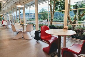 Ảnh chưa phân loại, 2 trong số 17 ảnh, nút