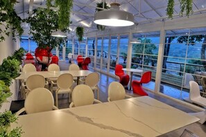Ảnh chưa phân loại, 4 trong số 17 ảnh, nút