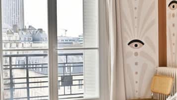 2 bedrooms, desk, iron/ironing board, WiFi