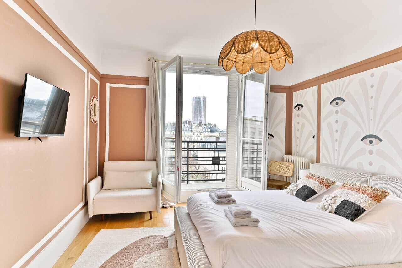 2 bedrooms, desk, iron/ironing board, WiFi