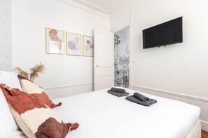 1 bedroom, desk, iron/ironing board, WiFi