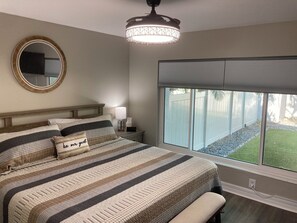 2 bedrooms, desk, iron/ironing board, free WiFi - Hidden Oasis Newly Updated Beautiful Condo & Private Courtyard to Wine & Dine! (Sarasota)