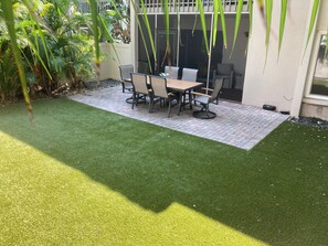 屋外ダイニングエリア