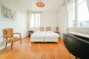 2 bedrooms, desk, iron/ironing board, WiFi - Spacious apartment 17th arrondissement (Paris)
