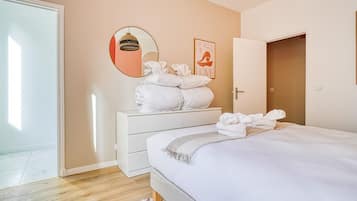 1 bedroom, desk, WiFi, bed sheets