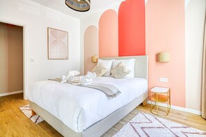 1 bedroom, desk, WiFi, bed sheets