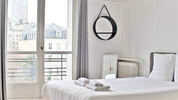 2 slaapkamers, een bureau, een strijkplank/strijkijzer, wifi