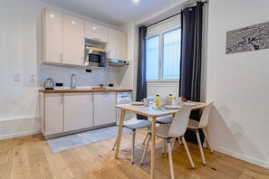 Fridge, microwave, stovetop, coffee/tea maker - Apartment near Rue de Charonne (Paris)