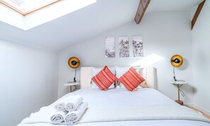 2 bedrooms, desk, iron/ironing board, WiFi