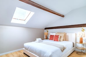2 bedrooms, desk, iron/ironing board, WiFi