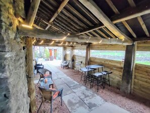 Outdoor dining - Glamping Barns & Bothy, in Caldbeck, Lake District (Caldbeck)