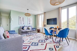 TV - Apartment Near Porte de Choisy (Ivry-sur-Seine)