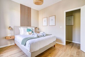 1 bedroom, desk, iron/ironing board, WiFi