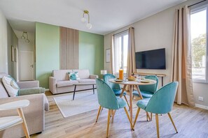 TV - Apartment Near Olympiade (Ivry-sur-Seine)