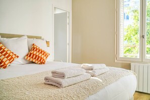 1 bedroom, desk, iron/ironing board, WiFi