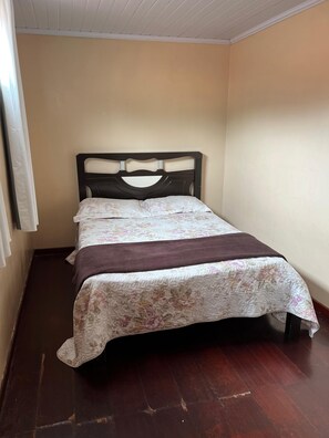 4 Schlafzimmer, Bügeleisen/Bügelbrett, WLAN, Bettwäsche