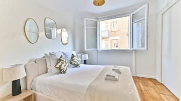 1 室のベッドルーム、デスク、アイロン / アイロン台、WiFi (無料)