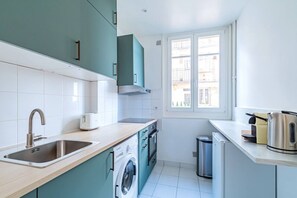 Fridge, oven, stovetop, coffee/tea maker - Pleasant apartment near the capital (Neuilly-sur-Seine)