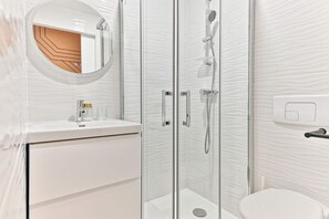 Hair dryer, towels, toilet paper - Apartment in the center of Paris - Voltaire (Paris)