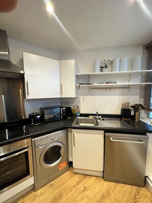 Private kitchen - Stylish Central Apartment 2mins from major station (London)