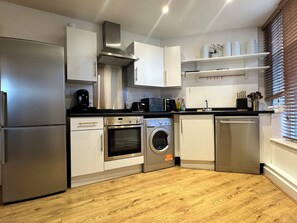 Private kitchen - Stylish Central Apartment 2mins from major station (London)