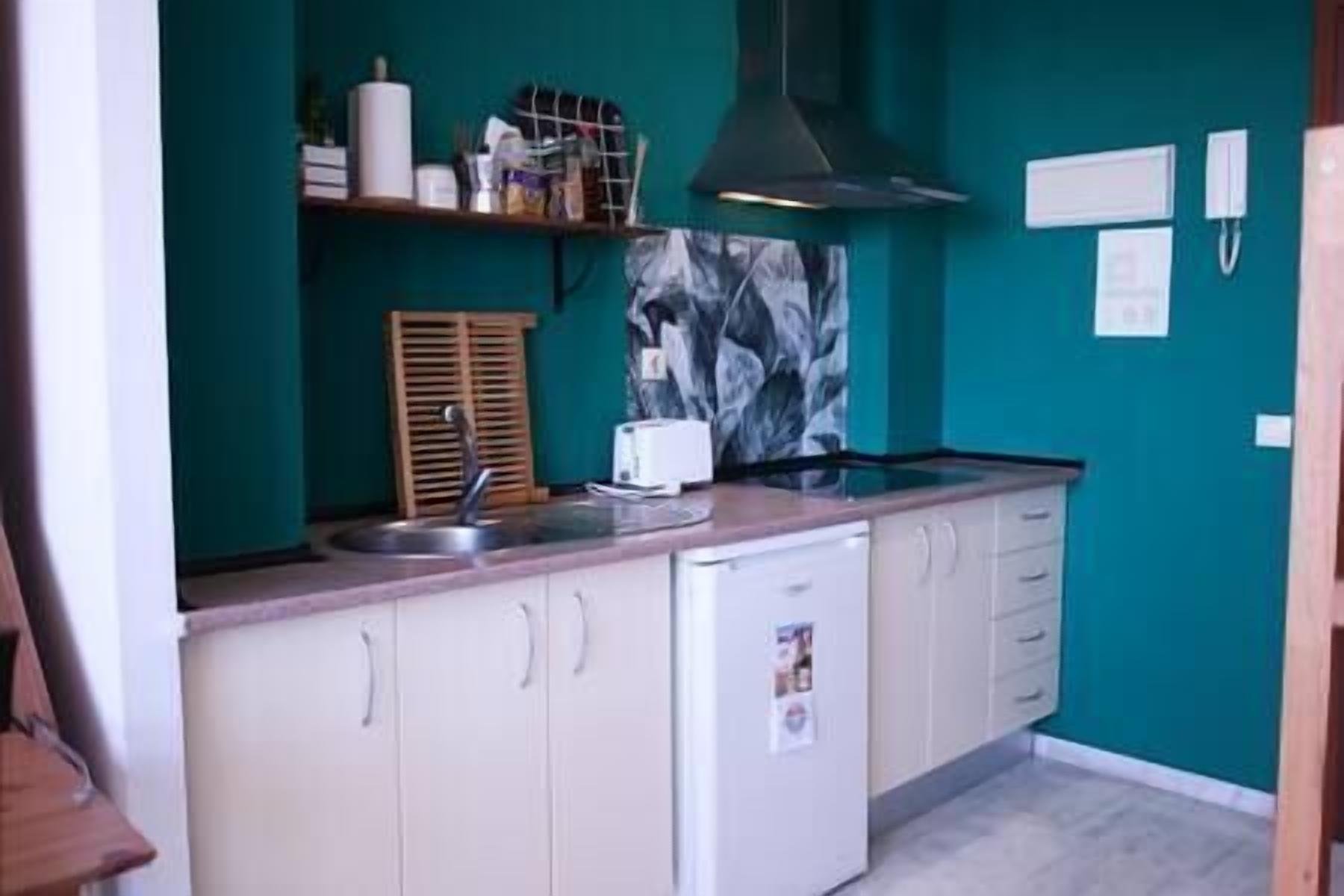 Fridge, microwave, coffee/tea maker, toaster