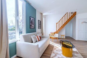 TV - Bright apartment 5 minutes from the capital (Bagnolet)