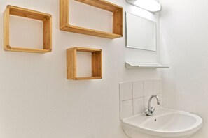 Hair dryer, towels, toilet paper - Apartment near Mairie 10th arrondissement (Paris)