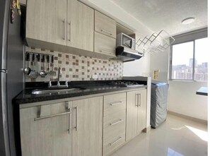 Fridge, microwave, stovetop, coffee/tea maker - Central Family Home with Air Conditioning (Sabaneta)