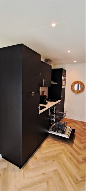 Fridge, microwave, oven, stovetop - Veluwe Home "De Bosvogel" Luxe 4p Natuurhuis (Ermelo)