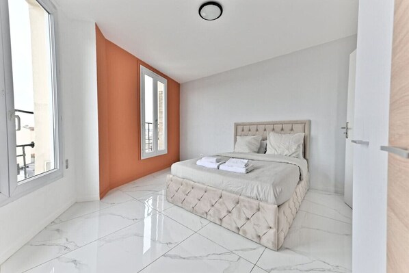 1 chambre, fer et planche à repasser, Wi-Fi, literie fournie