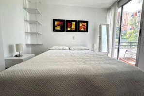 2 Schlafzimmer, Zimmersafe, Schreibtisch, Bügeleisen/Bügelbrett