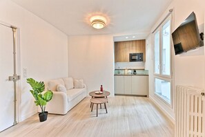 TV - Apartment in the center of Paris - Musée Grévin (Paris)