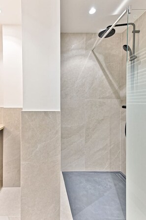 Hair dryer, towels, toilet paper - Apartment in the center of Paris - Musée Grévin (Paris)