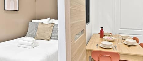 2 bedrooms, iron/ironing board, WiFi, bed sheets