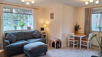 Apartment | Living area | TV