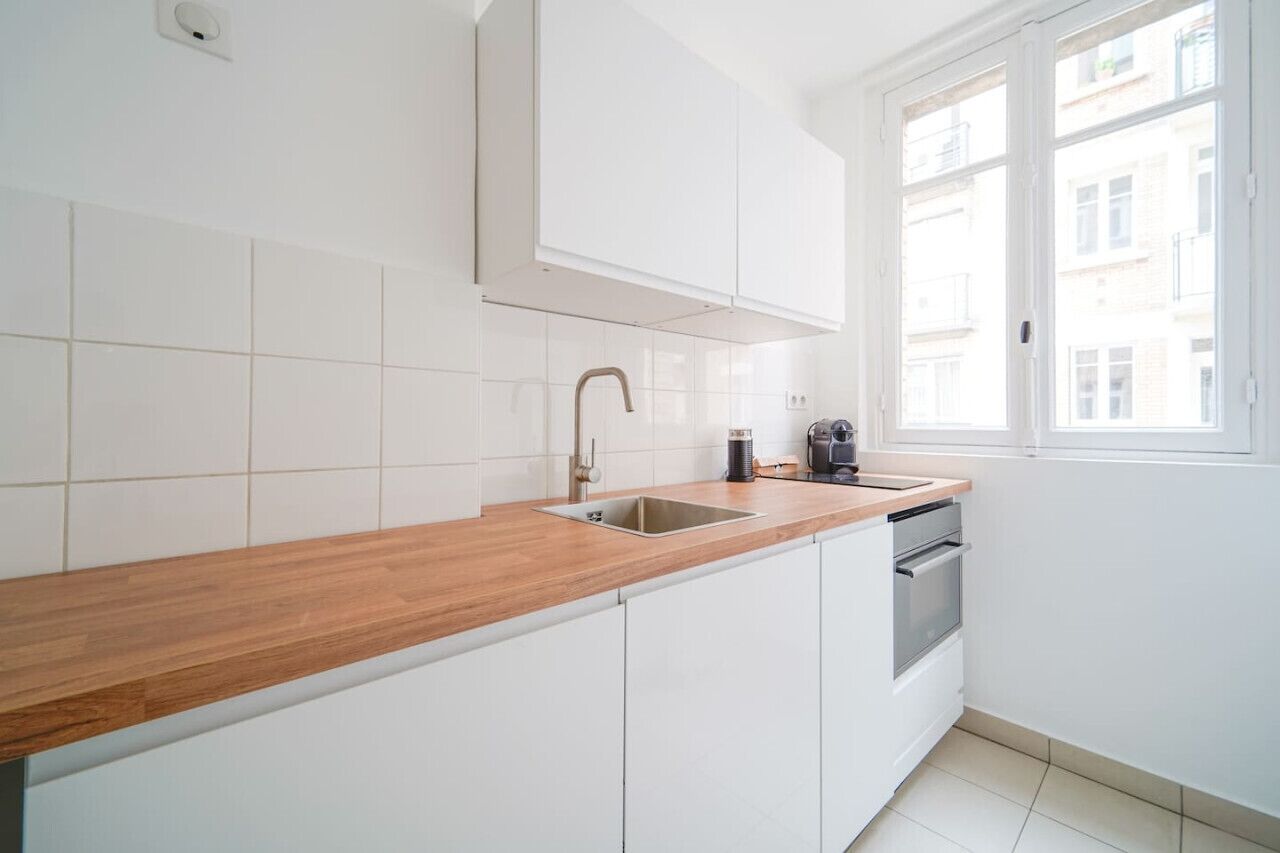 Frigorifero, forno, piano cottura, macchina per tè/caffè