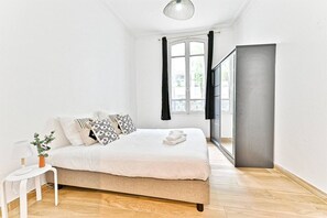 2 bedrooms, desk, iron/ironing board, WiFi