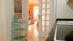 A kitchen with a countertop, a sink, and a door leading to another room. - Apartamento Junto al Mar, Wi-fi Gratis. Hasta 3 Personas (Punta del Hidalgo)