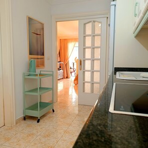 Interior - Apartamento Junto al Mar, Wi-fi Gratis. Hasta 3 Personas (Punta del Hidalgo)